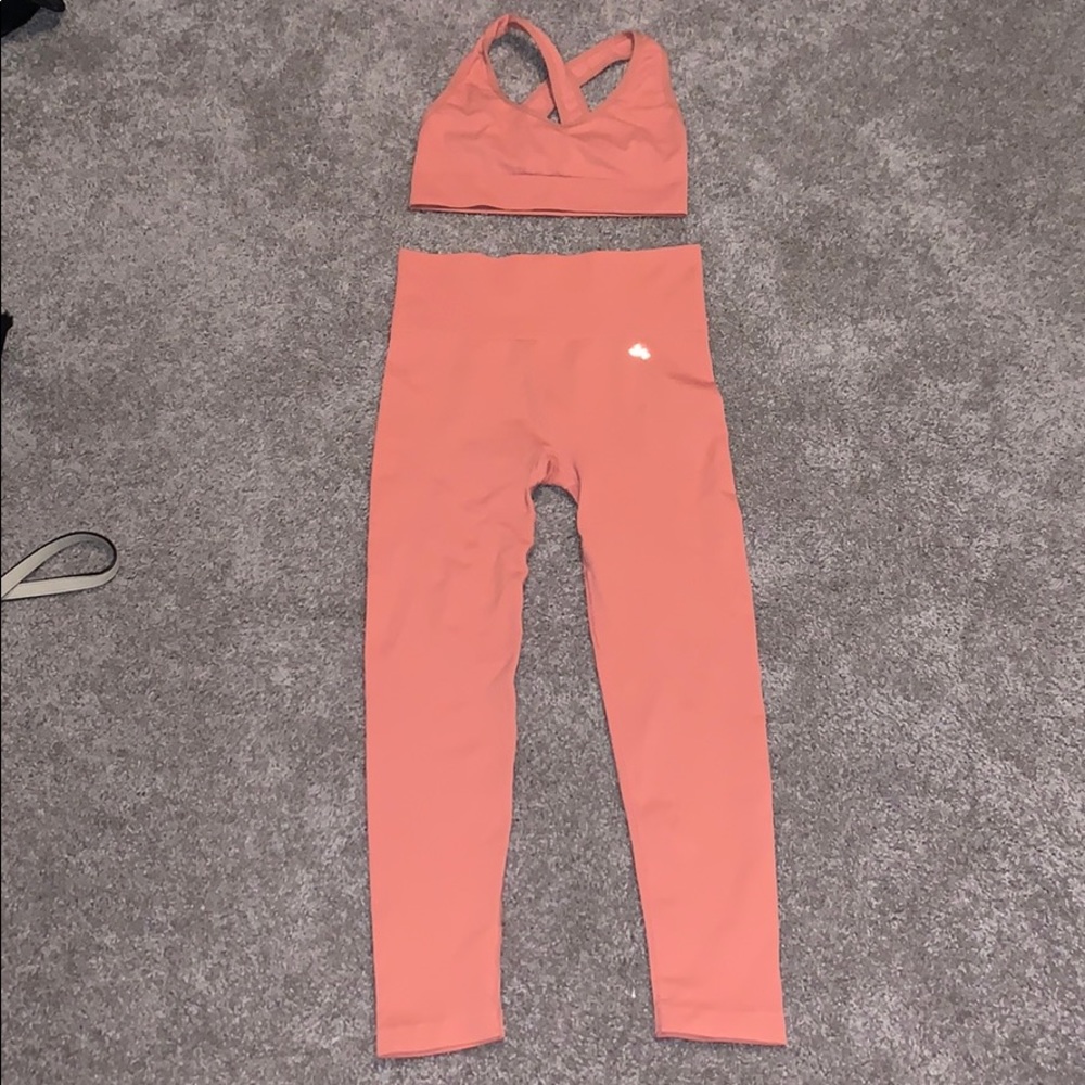 Peach workout outfit!!
